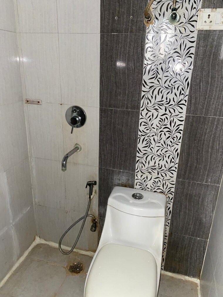Bathroom, leela-homes 2 Bedroom 1175 Sq.Ft. Apartment In Vaibhav Khand Ghaziabad 9194171