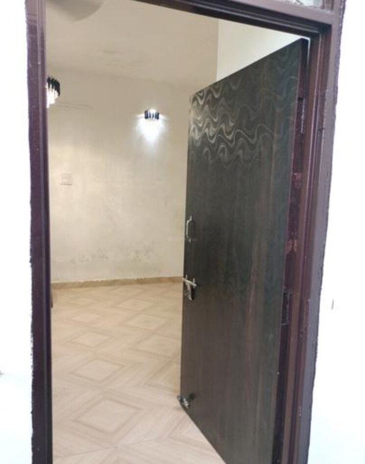 Room, ashoka enclave 1 Bedroom 180 Sq.Yd. Independent House In Ashoka Enclave Faridabad 9194160