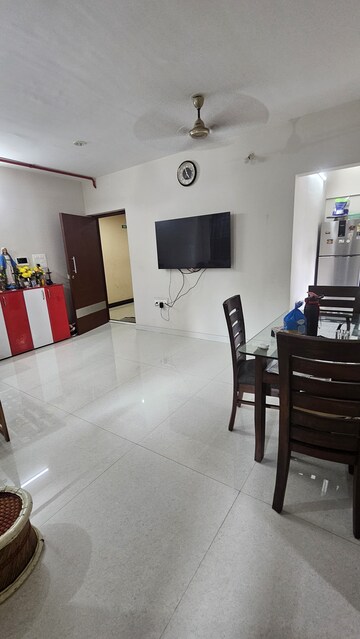 Team Area in 2 BHK Apartment at Royal Oasis, Malad West – for Sale