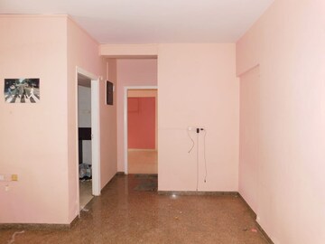 Room in 1 BHK Apartment at Valentine Apartments, Goregaon East – for Rent