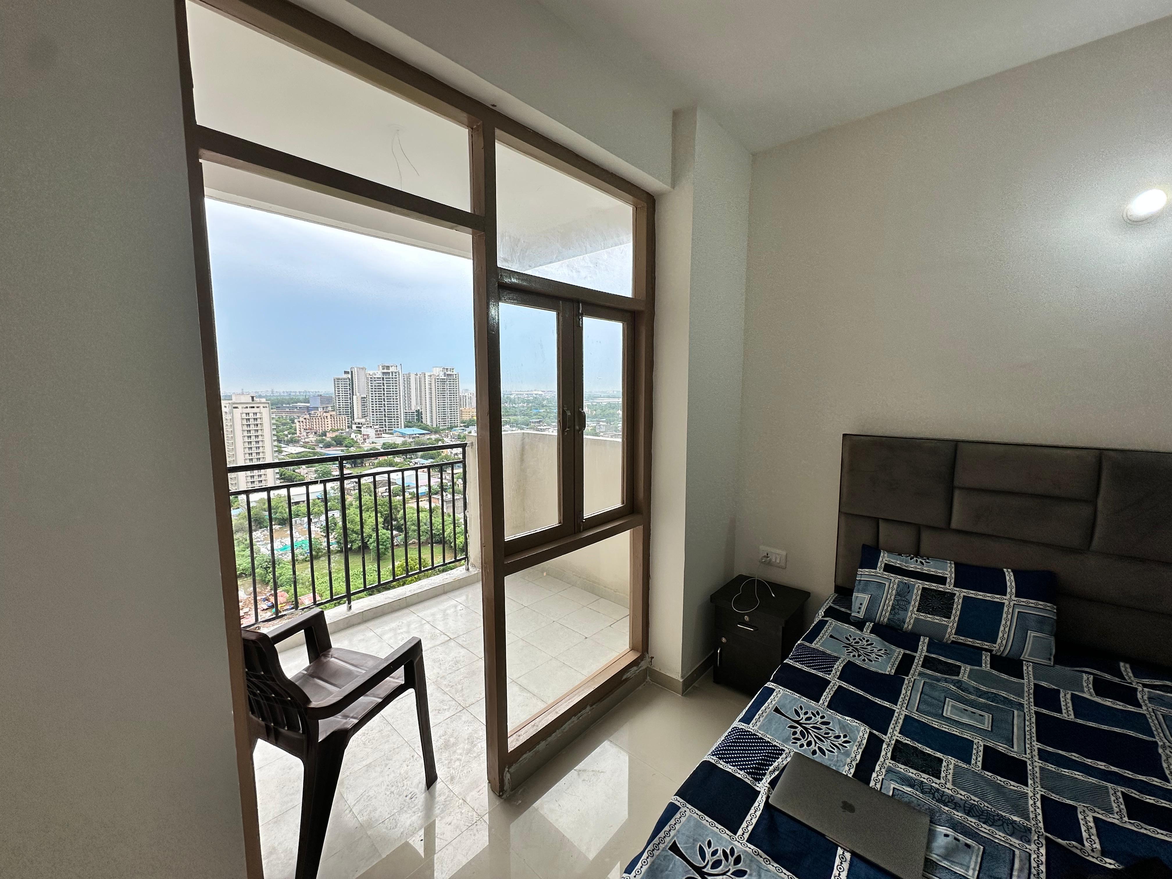 2 BHK Apartment For Rent in Pareena Om Apartments