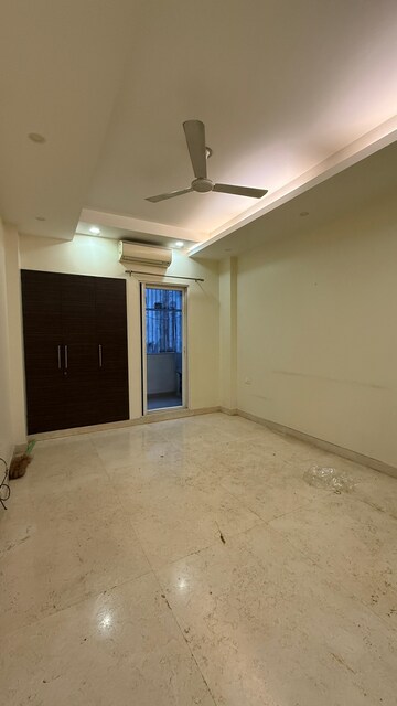 Room in 3 BHK Apartment at Smart World Gems, Sector 89 – for Rent