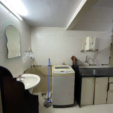 Team Area in 2 BHK Apartment at Goregaon East – for Rent