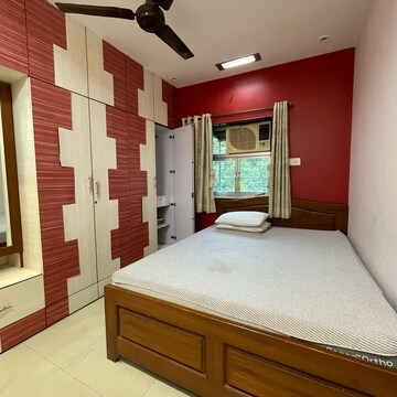 Bedroom in 2 BHK Apartment at Goregaon East – for Rent