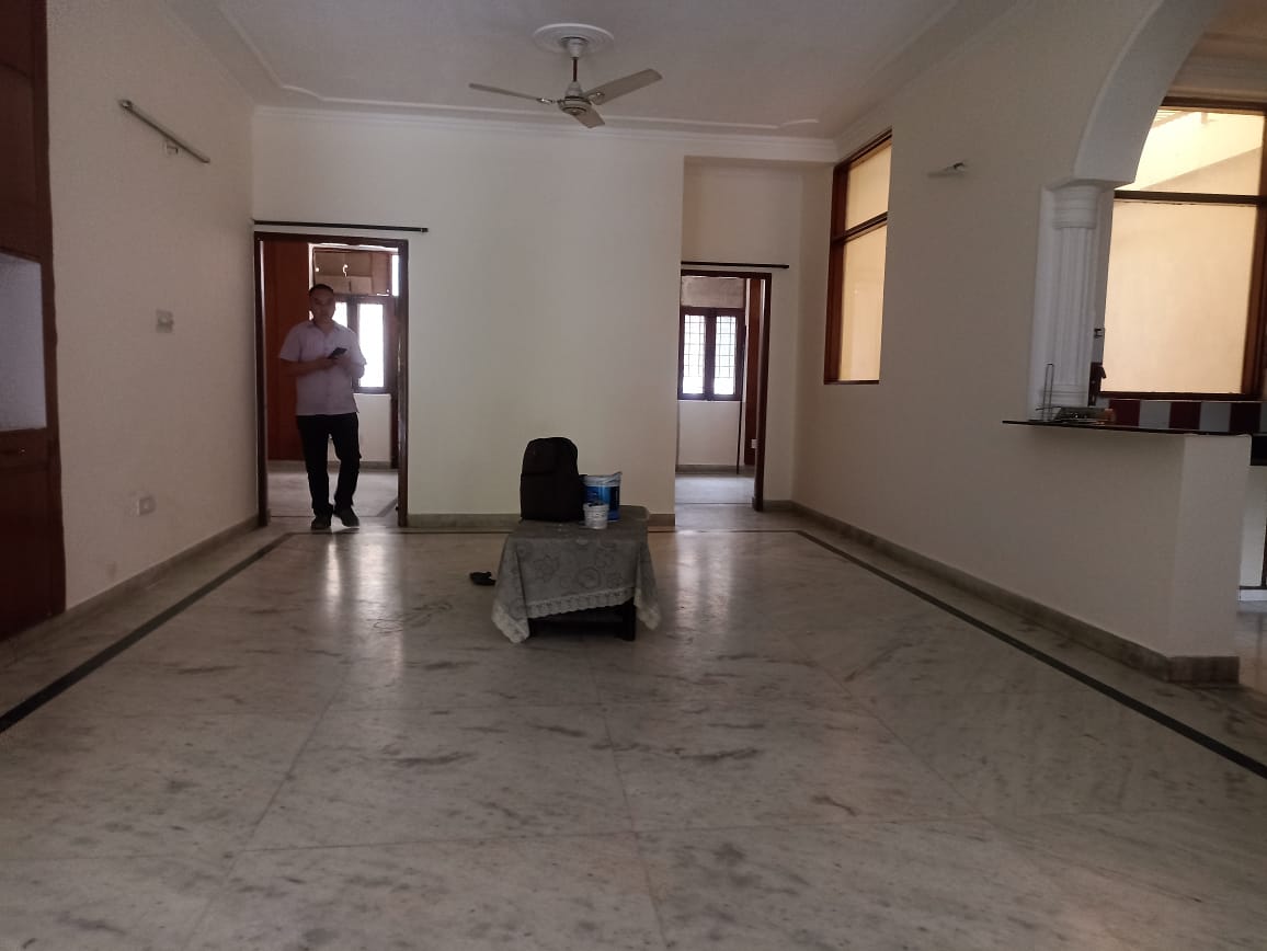 3.5 BHK + Pooja Room,Study Room Villa For Rent in Sector 39