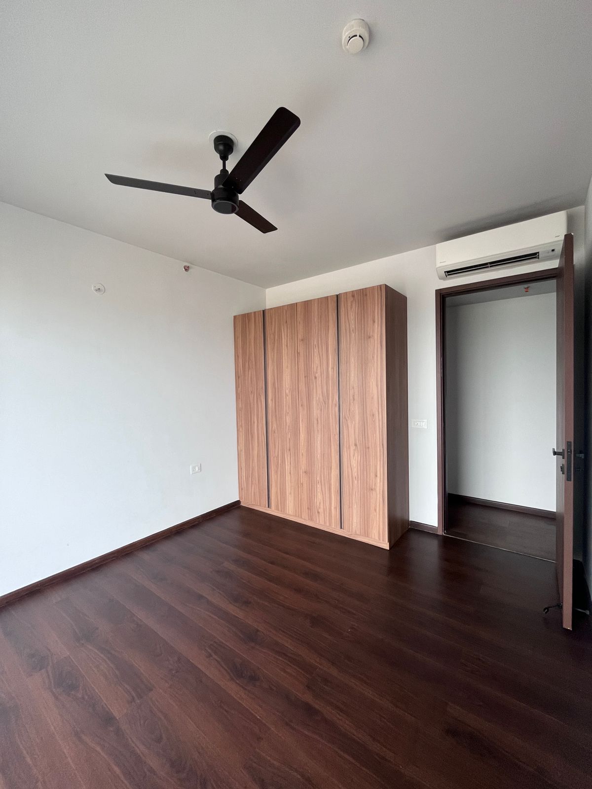 3 BHK + Servant Room,Extra Room Apartment For Rent in Godrej Meridien