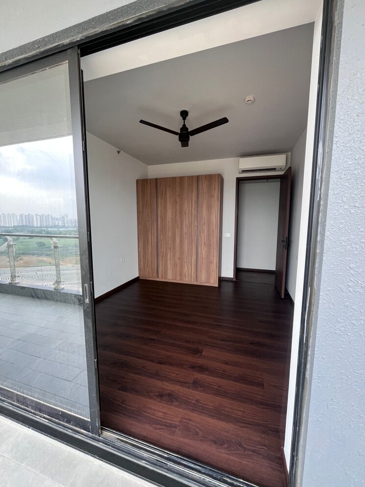 Room, godrej-meridien 3 Bedroom 2002 Sq.Ft. Apartment In Sector 106 Gurgaon 9194359