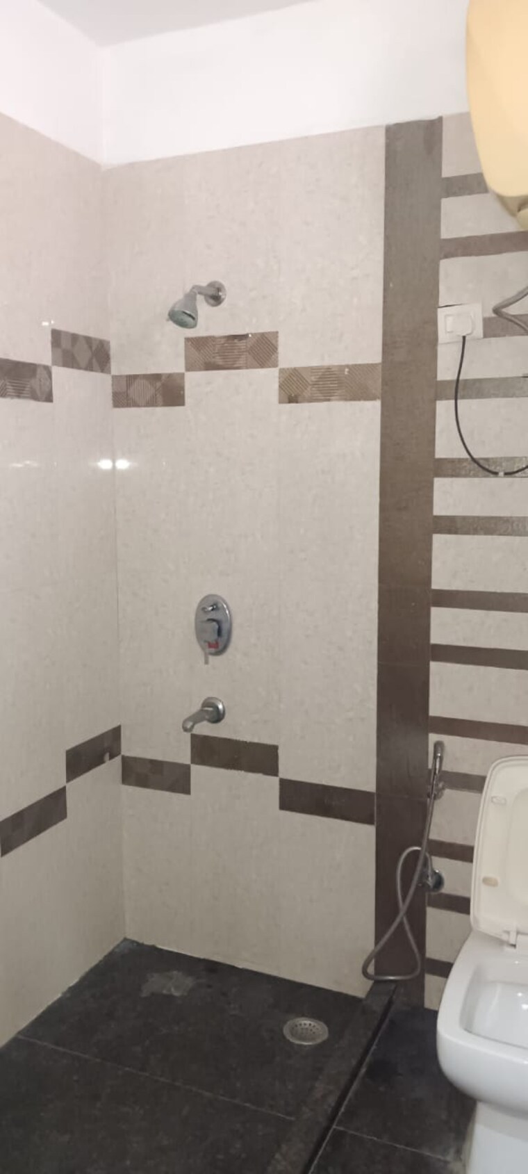 Bathroom, greater kailash i 3 Bedroom 250 Sq.Yd. Builder Floor In Greater Kailash I Delhi 9194365