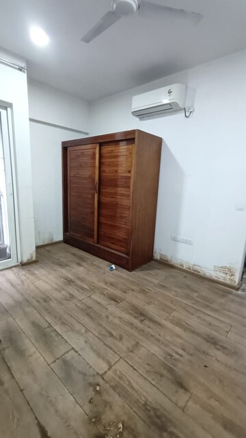 Room in 2 BHK Apartment at Mahindra Vicino, Andheri East – for Rent