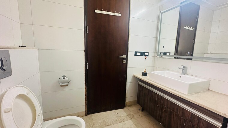 Attached Bathroom, priyadarshini vihar 2 Bedroom 135 Sq.Yd. Builder Floor In Priyadarshini Vihar Delhi 9194419