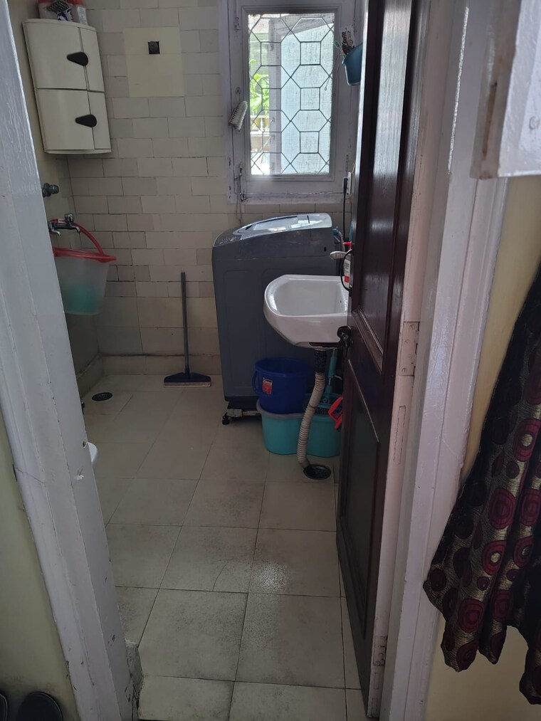Bathroom, patparganj 2 Bedroom 1050 Sq.Ft. Apartment In Patparganj Delhi 9194462