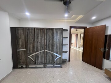 Furnished Amenities in 3.5 BHK Builder Floor at Paschim Vihar – for Rent