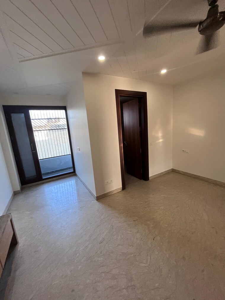 Room, paschim vihar 3.5 Bedroom 1800 Sq.Ft. Builder Floor In Paschim Vihar Delhi 9194523