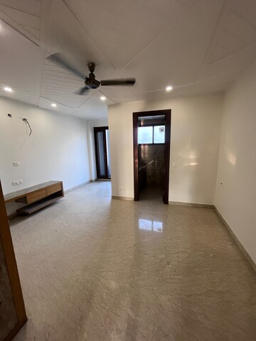 Room in 3.5 BHK Builder Floor at Paschim Vihar – for Rent