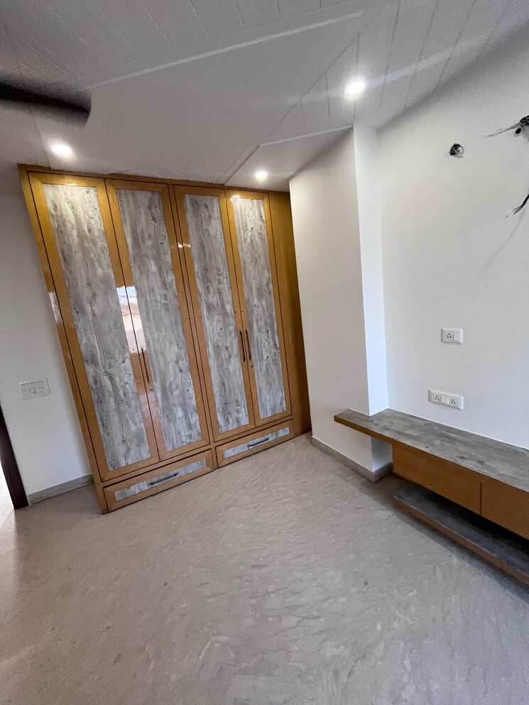 undefined, paschim vihar 3.5 Bedroom 1800 Sq.Ft. Builder Floor In Paschim Vihar Delhi 9194523