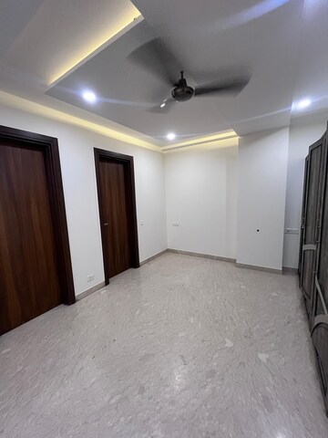 Room in 3.5 BHK Builder Floor at Paschim Vihar – for Rent