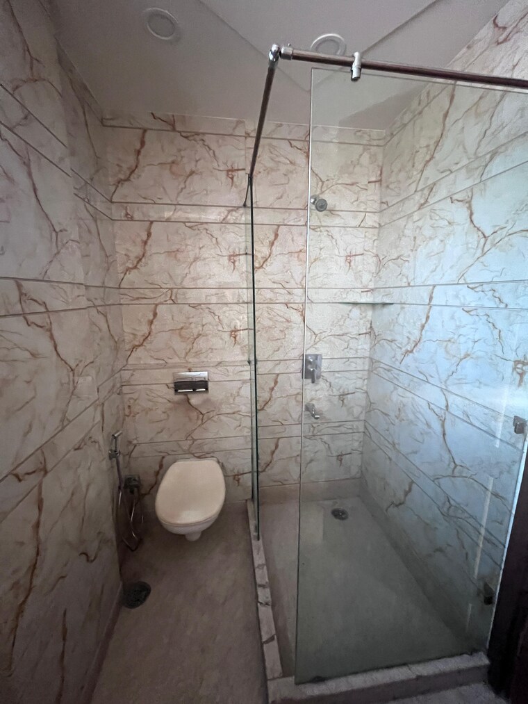 Bathroom, paschim vihar 3.5 Bedroom 1800 Sq.Ft. Builder Floor In Paschim Vihar Delhi 9194523