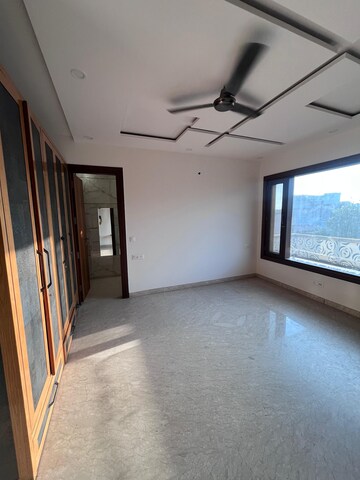 Master Bedroom in 3.5 BHK Builder Floor at Paschim Vihar – for Rent
