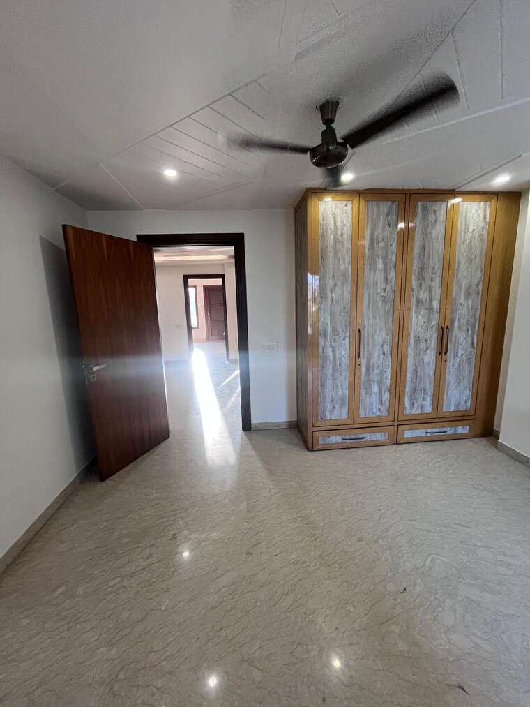 Room, paschim vihar 3.5 Bedroom 1800 Sq.Ft. Builder Floor In Paschim Vihar Delhi 9194523