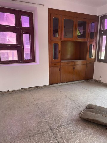 Room in 2 BHK Builder Floor at Greater Kailash I – for Rent