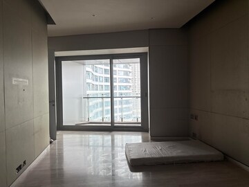 Room in 3 BHK Apartment at Lodha The World Towers World One Tier 2, Worli – for Rent