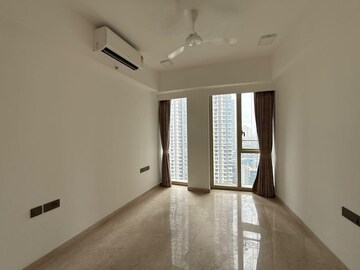 Room in 3 BHK Apartment at Worli – for Rent