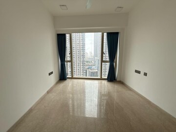 Room in 3 BHK Apartment at Worli – for Rent