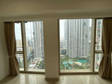 Room in 3 BHK Apartment at Worli – for Rent