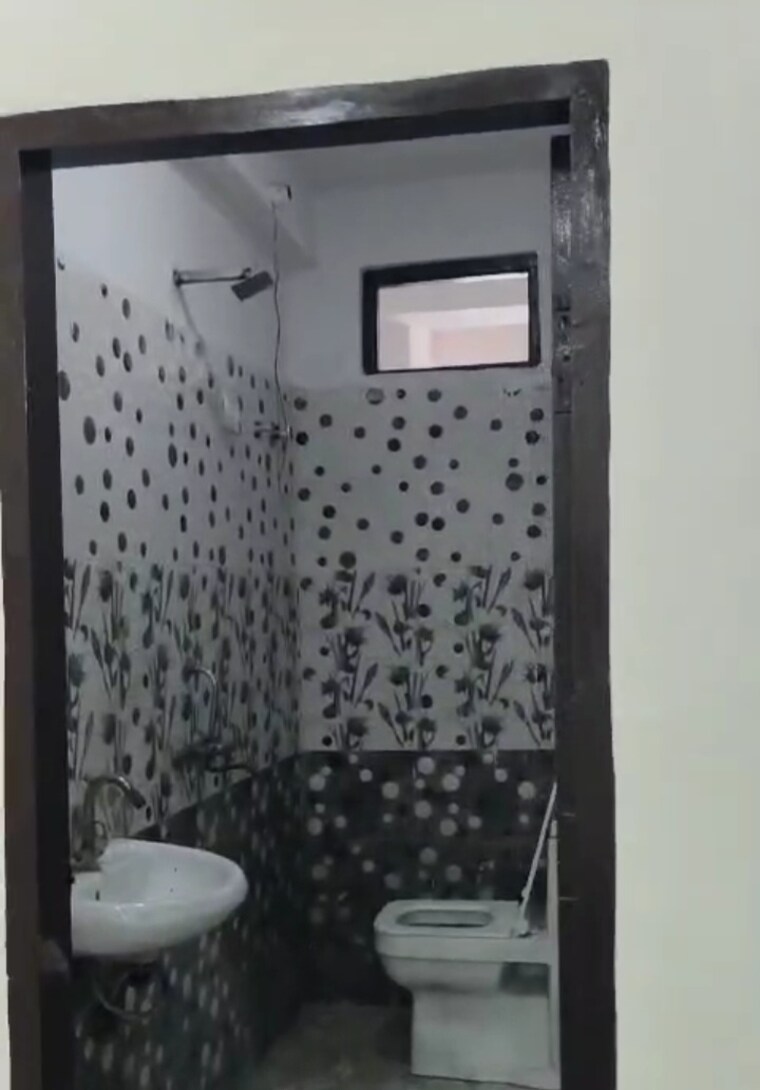Bathroom, sarfabad village 2 Bedroom 950 Sq.Ft. Builder Floor In Sarfabad Village Noida 9194755
