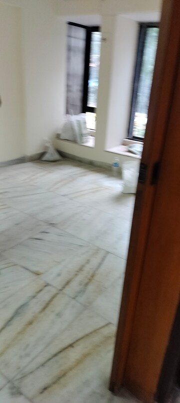 Room in 2 BHK Apartment at Gypsy Rose Apartment, Andheri West – for Rent