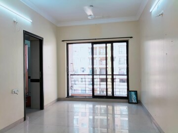 Room in 1 BHK Apartment at K Raheja Raheja Residency, Malad East – for Rent
