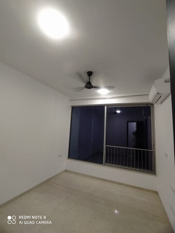 Room in 3 BHK Apartment at Oberoi Eternia, Mulund West – for Rent