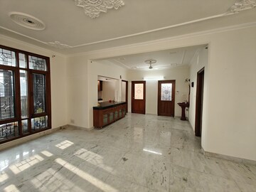 Room in 3 BHK Apartment at Sector 20 – for Sale