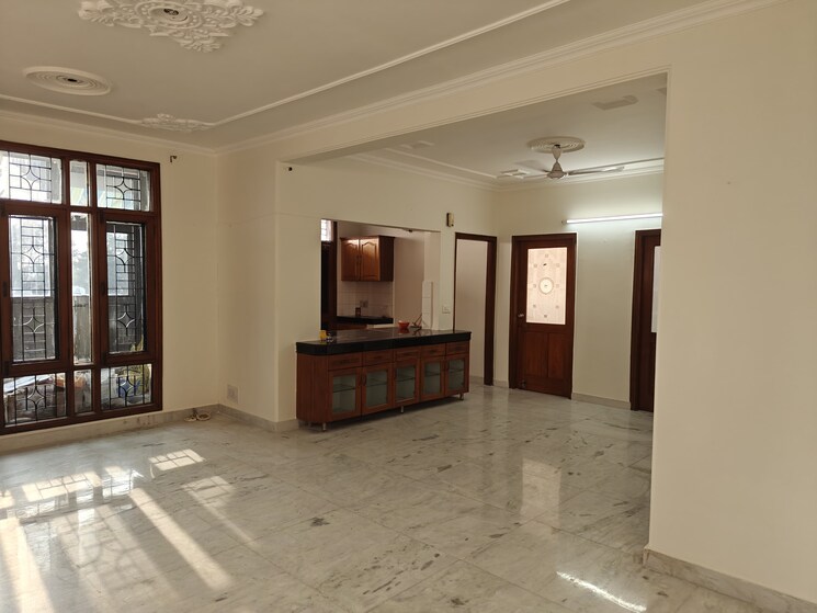 Room, sector 20 3 Bedroom 1943 Sq.Ft. Apartment In Sector 20 Panchkula 9194638