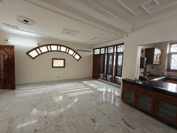 Room in 3 BHK Apartment at Sector 20 – for Sale