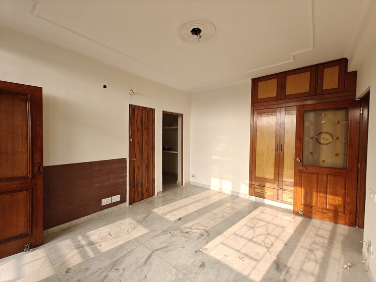 Room, sector 20 3 Bedroom 1943 Sq.Ft. Apartment In Sector 20 Panchkula 9194638