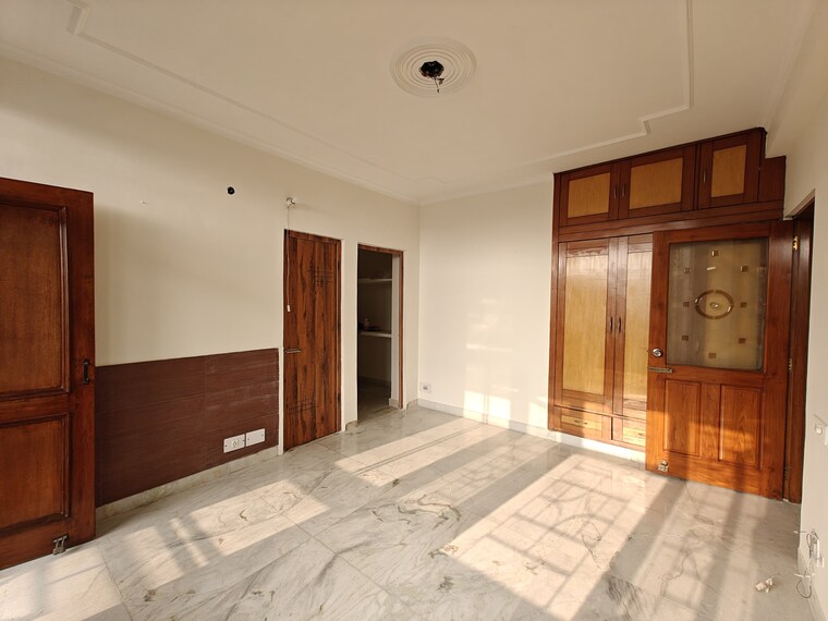 Room, sector 20 3 Bedroom 1943 Sq.Ft. Apartment In Sector 20 Panchkula 9194638