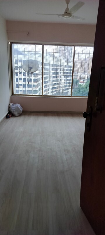 Room in 2 BHK Apartment at Grenville CHS, Andheri West – for Rent