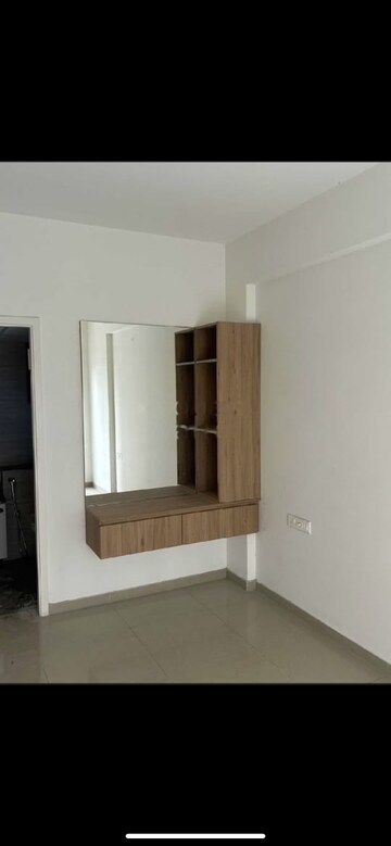 Room in 2 BHK Apartment at Goyal Orchid Piccadilly, Thanisandra Main Road – for Rent