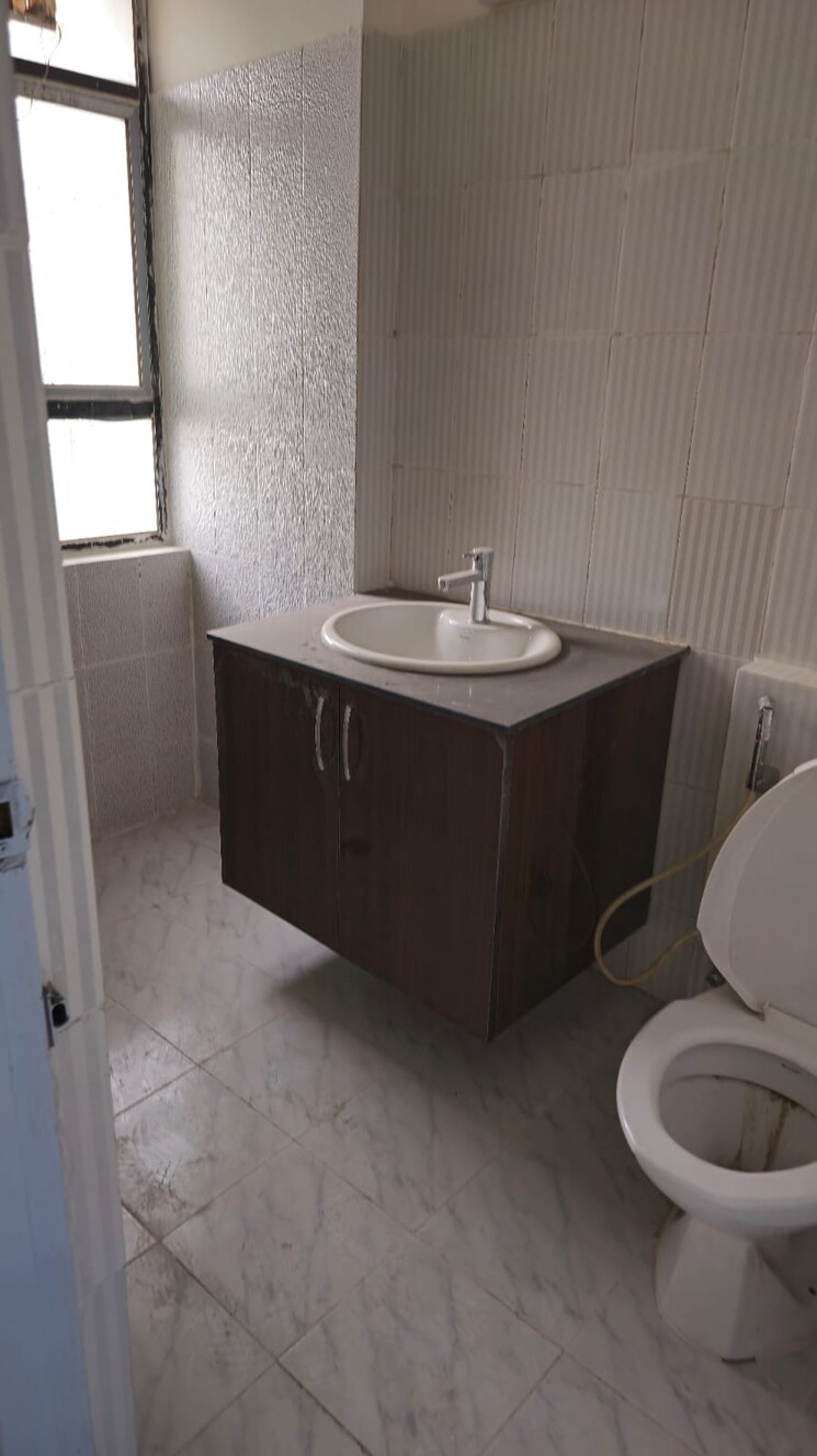 Bathroom, paras-irene 3 Bedroom 1830 Sq.Ft. Apartment In Sector 70a Gurgaon 9194701