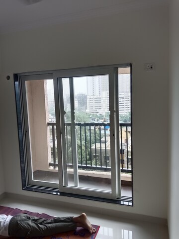 Room in 1 BHK Apartment at Raunak Residency Thane, Pokhran Road No One – for Rent
