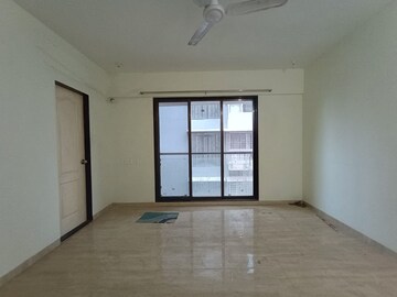 Room in 3 BHK Apartment at Runwal Classique, Chembur – for Rent