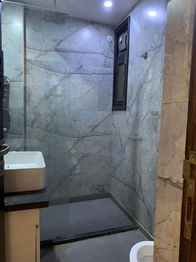 Bathroom, paschim vihar 3 Bedroom 1350 Sq.Ft. Builder Floor In Paschim Vihar Delhi 9194772