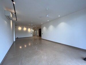 Room in 4 BHK Builder Floor at Ansal Sushant Lok I, Sector 43 – for Rent