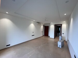 Room in 4 BHK Builder Floor at Ansal Sushant Lok I, Sector 43 – for Rent