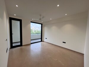 Room in 4 BHK Builder Floor at Ansal Sushant Lok I, Sector 43 – for Rent