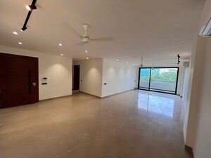 Room in 4 BHK Builder Floor at Ansal Sushant Lok I, Sector 43 – for Rent