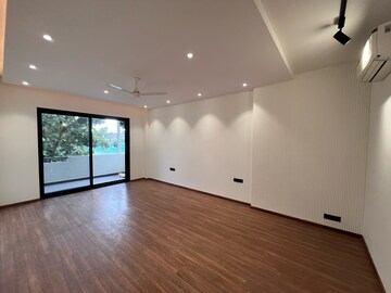 Room in 4 BHK Builder Floor at Ansal Sushant Lok I, Sector 43 – for Rent
