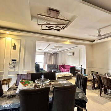 Team Area in 2 BHK Apartment at Ambience Creacions, Sector 22 – for Rent