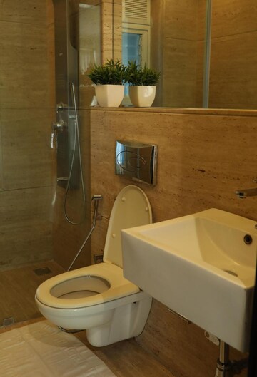 Furnished Amenities in 3 BHK Apartment at Raheja Atlantis, Lower Parel – for Rent